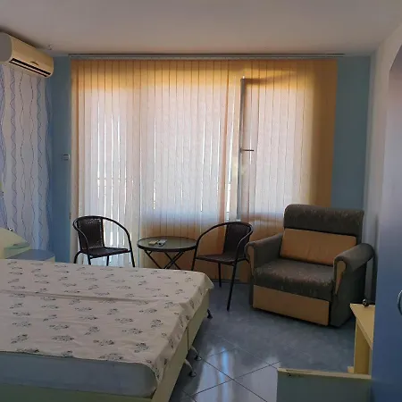 Venis House فندق