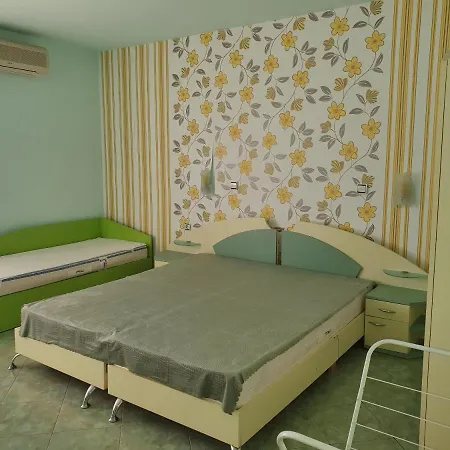 Хотел Venis House 3*