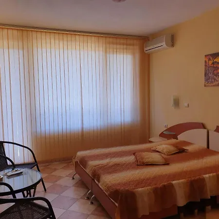 Venis House فندق
