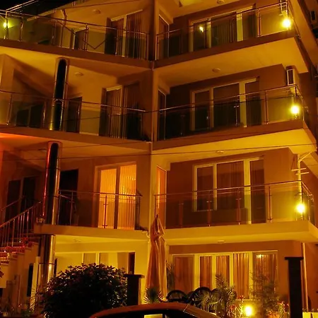 Хотел Venis House 3*