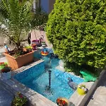 Venis House فندق 3*